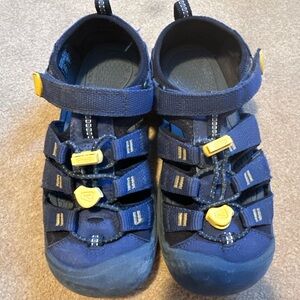 KEEN Unisex-Child Newport H2 Durable Quick Dry Closed Toe Water Shoes